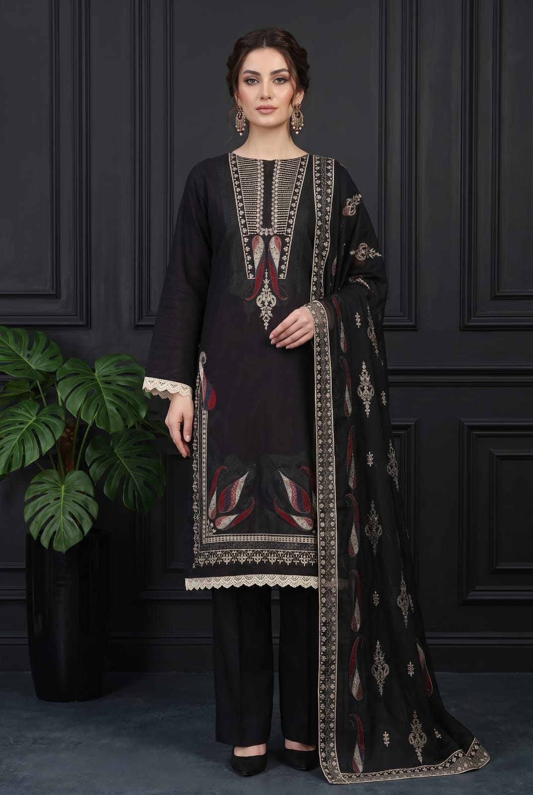 EM.600 Natural Black